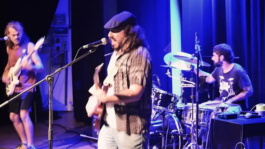 Contestant Image - Vàndals