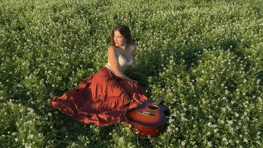 Contestant Image - Lauve