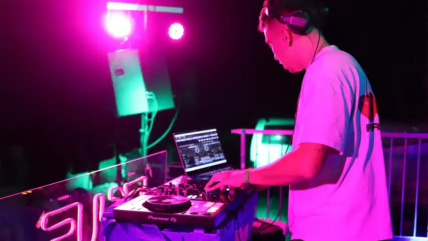 Contestant Image - DJ Figue