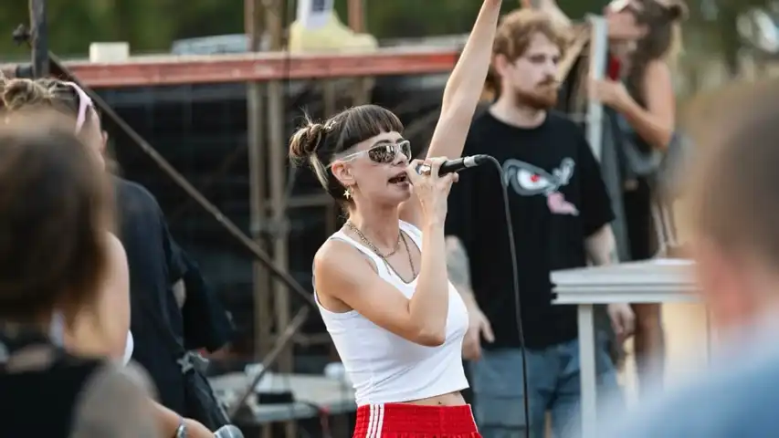 Contestant Image - La Civit