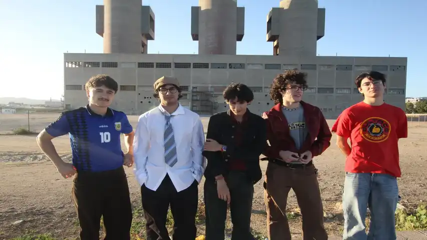 Contestant Image - Demà