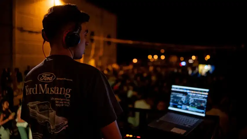 Contestant Image - DJ Figue